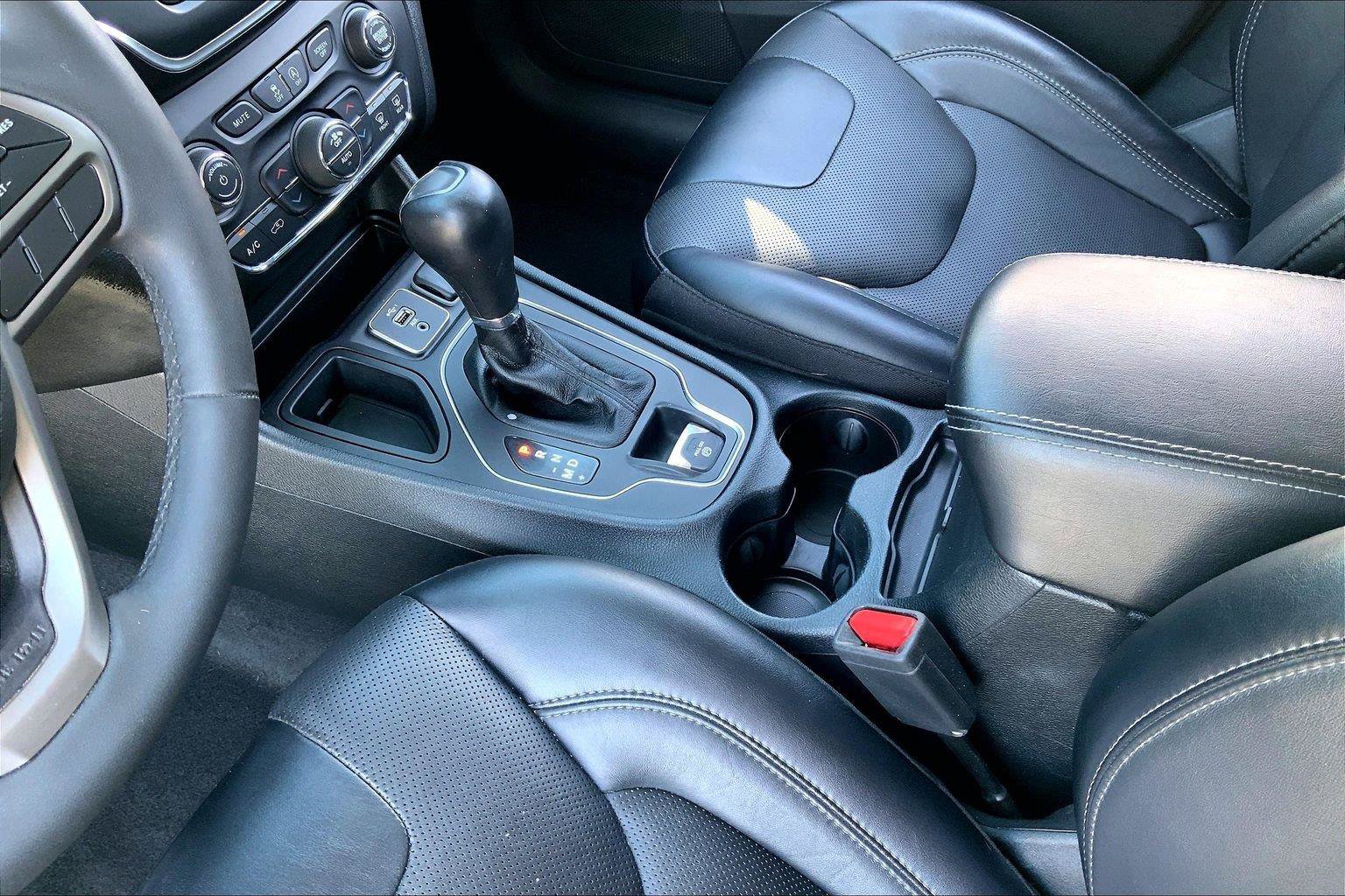 Used 2022 Jeep Cherokee Latitude Lux w/ Sun & Sound Group FWD image 16