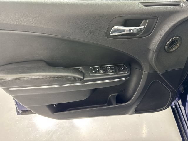Used 2013 Dodge Charger SE RWD image 18