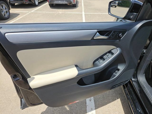 Used 2015 Volkswagen Jetta SE FWD image 13