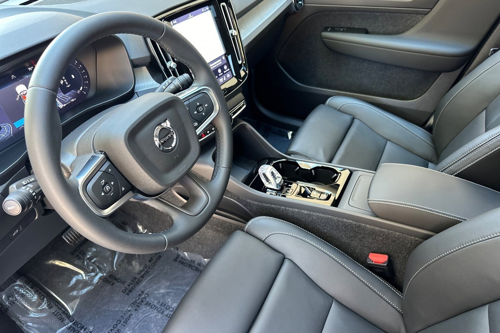 New 2026 Volvo XC40 B5 Ultra w/ Climate Package image 13