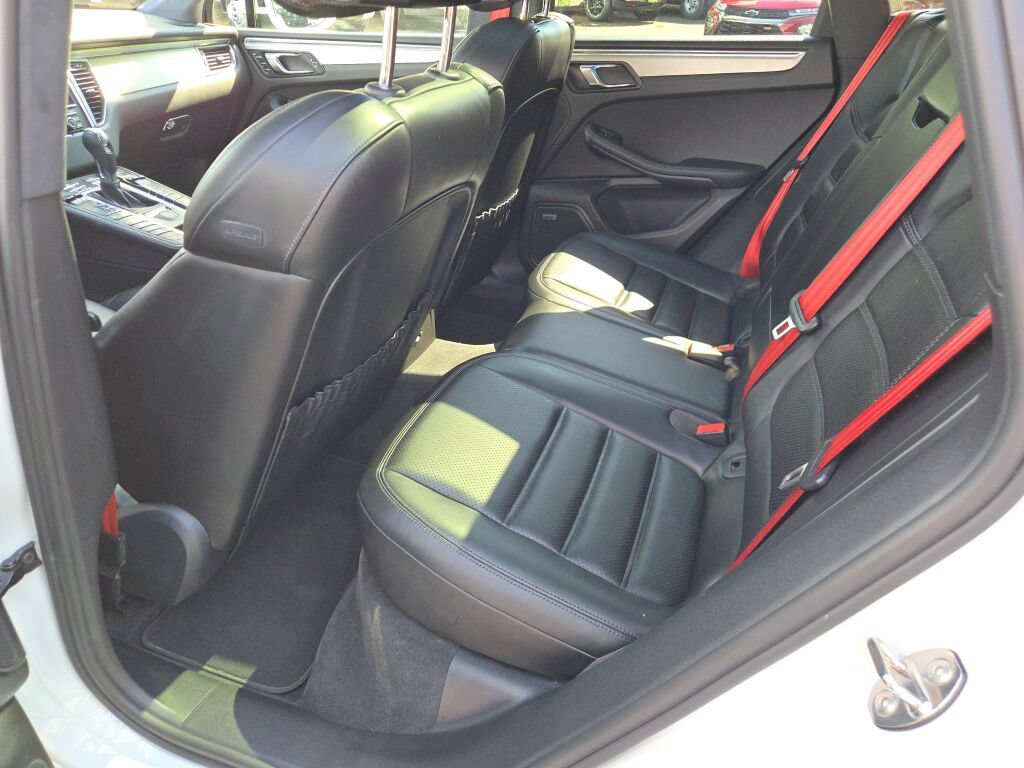 Used 2015 Porsche Macan Turbo AWD/4WD image 14