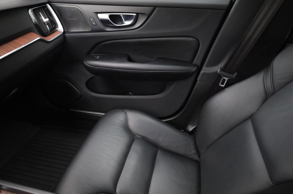Used 2023 Volvo S60 B5 Plus w/ Climate Package FWD image 10