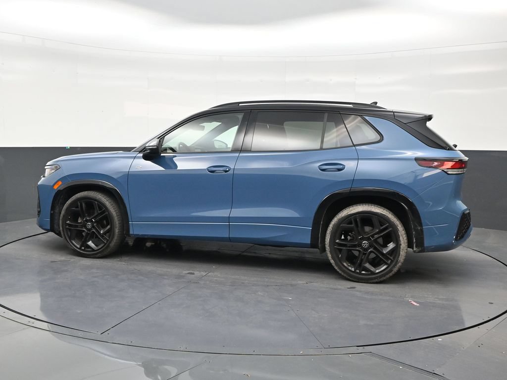 Used 2026 Volkswagen Tiguan SE R-Line FWD image 2