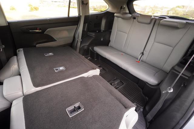 Used 2022 Toyota Highlander XLE image 30