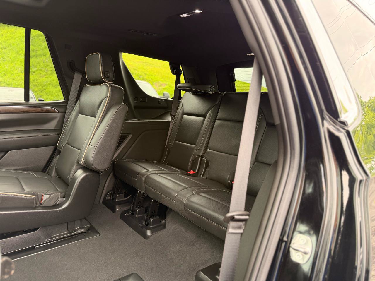 Used 2024 Chevrolet Tahoe Premier AWD/4WD image 14