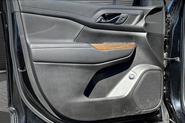 Used 2023 GMC Acadia SLE w/ Driver Convenience Package image 19