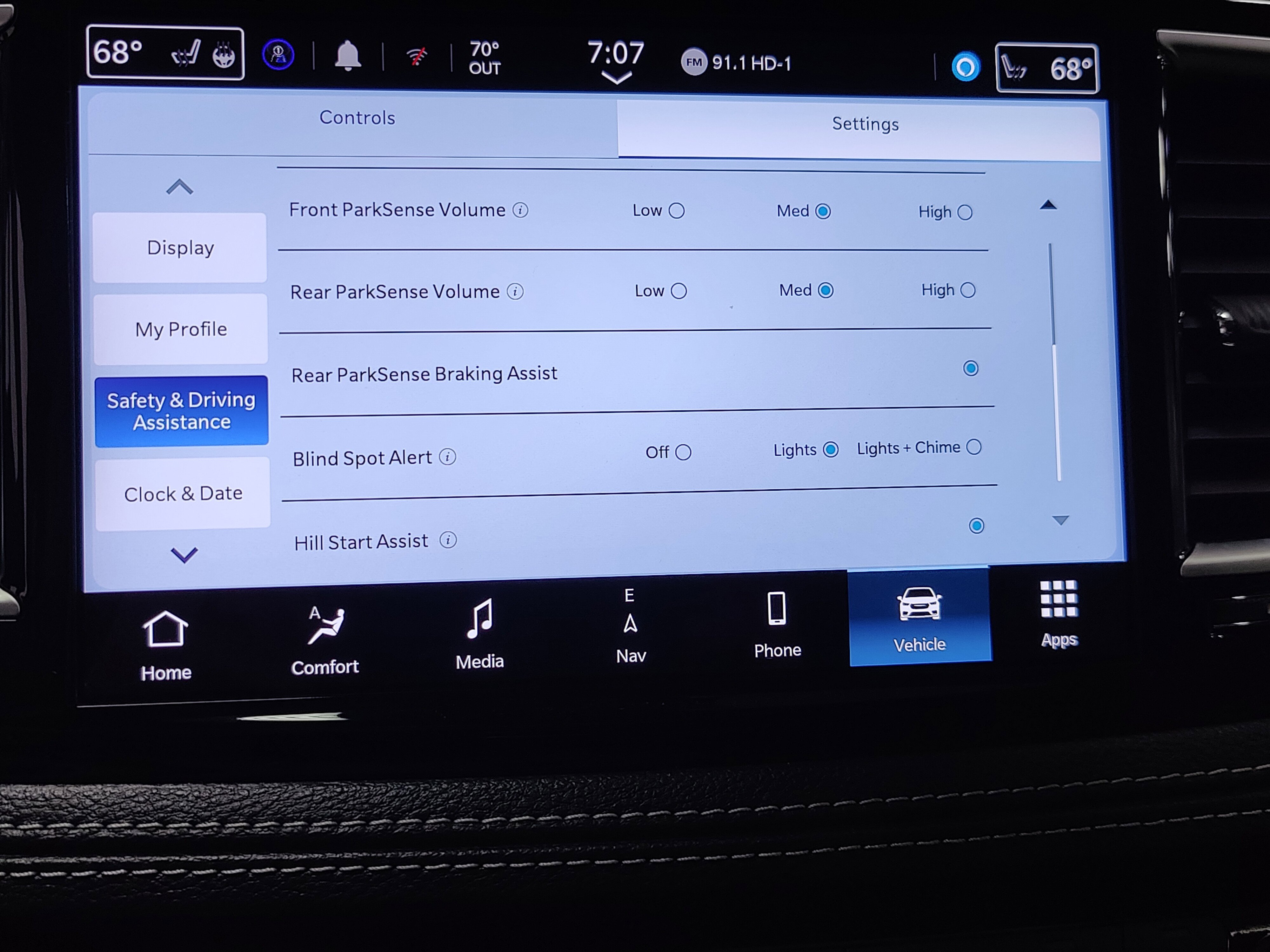 Used 2024 Chrysler Pacifica Limited image 11