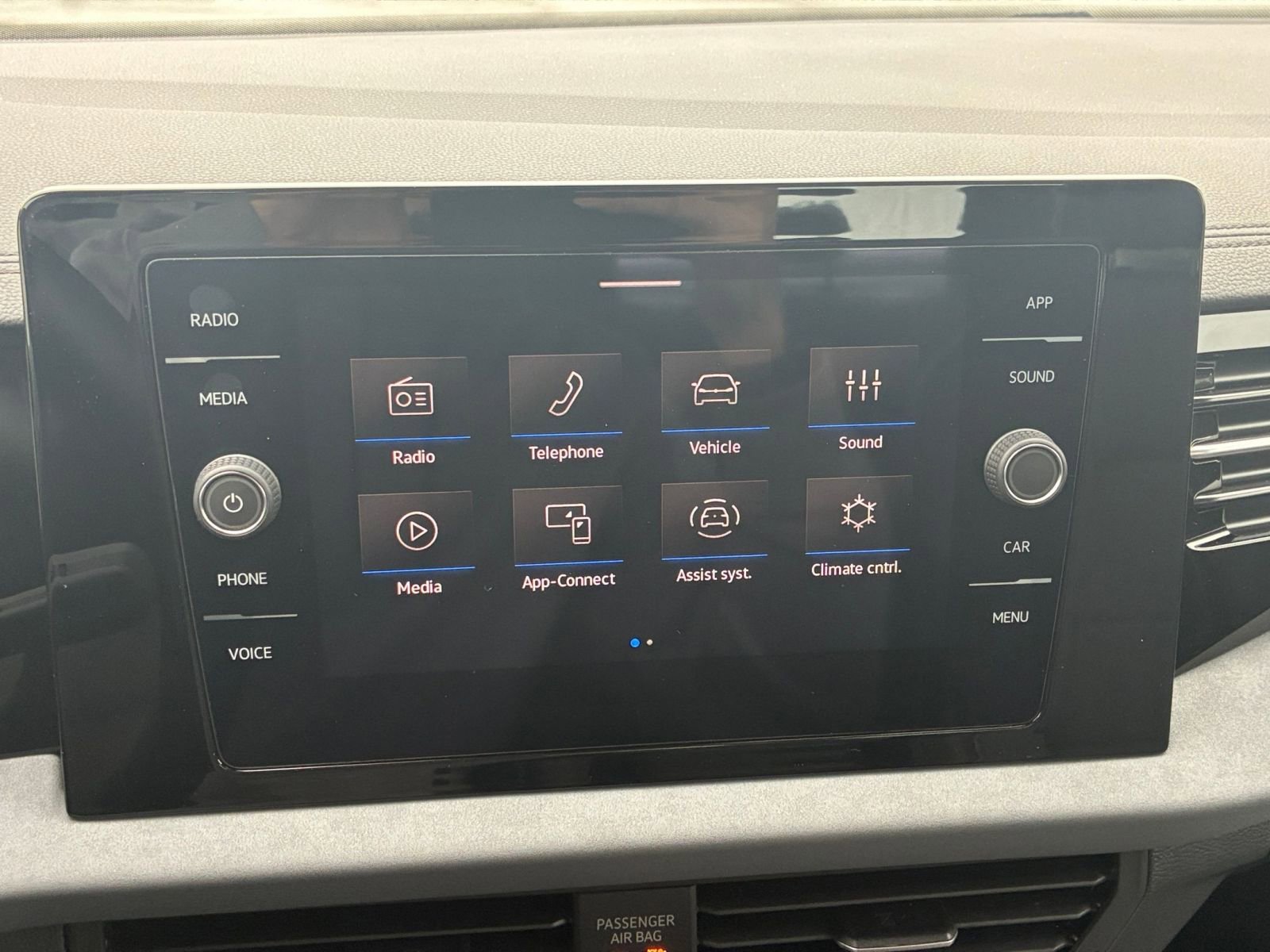 Used 2025 Volkswagen Jetta SE image 21