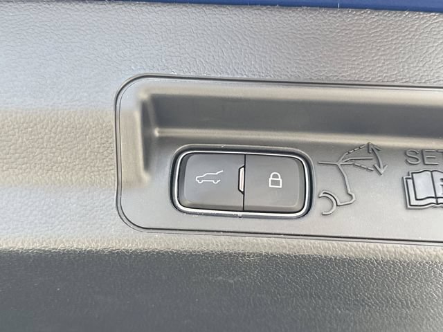 Used 2023 Ford Explorer XLT w/ Equipment Group 202A RWD image 18