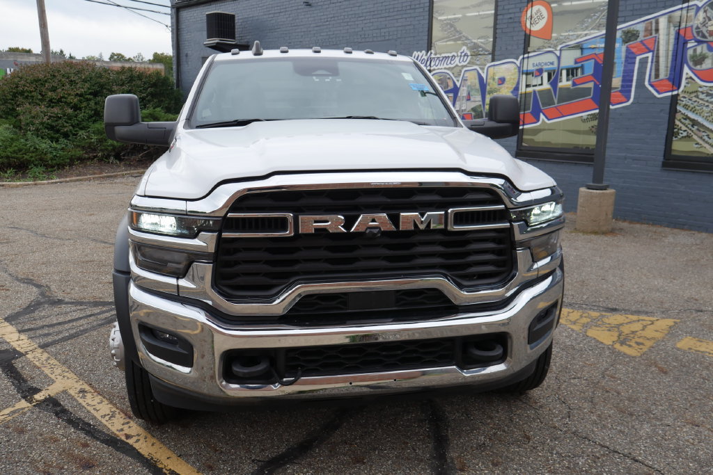 Used 2025 RAM 5500 Tradesman w/ Chrome Appearance Group AWD/4WD image 2