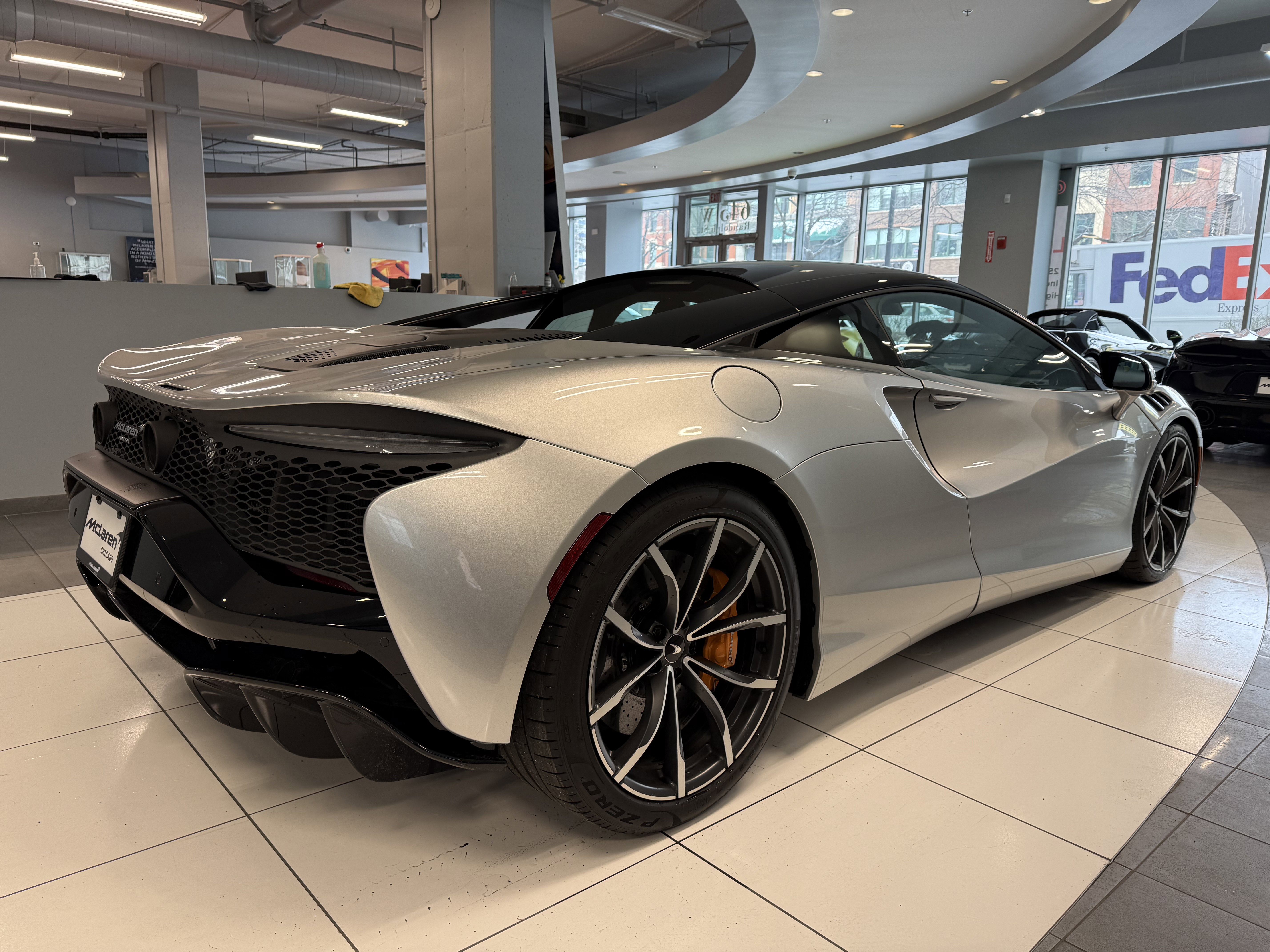 Used 2023 McLaren Artura image 4