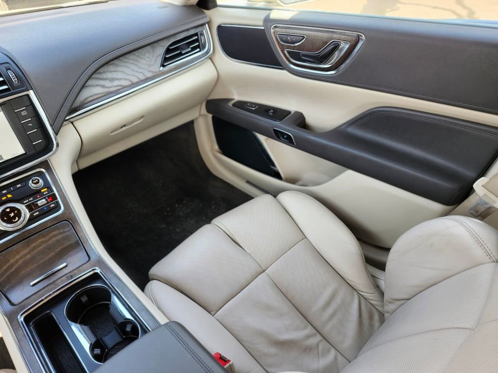 Used 2017 Lincoln Continental Select w/ Climate Package image 15