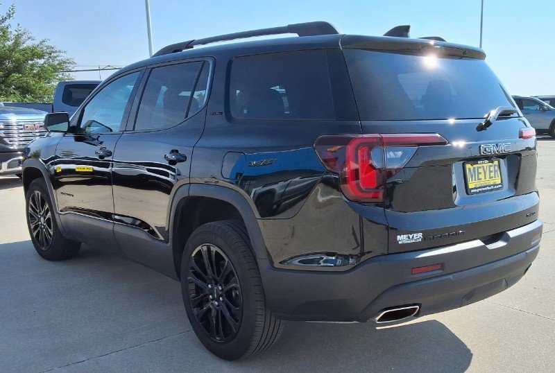 Used 2023 GMC Acadia SLE w/ Driver Convenience Package image 5