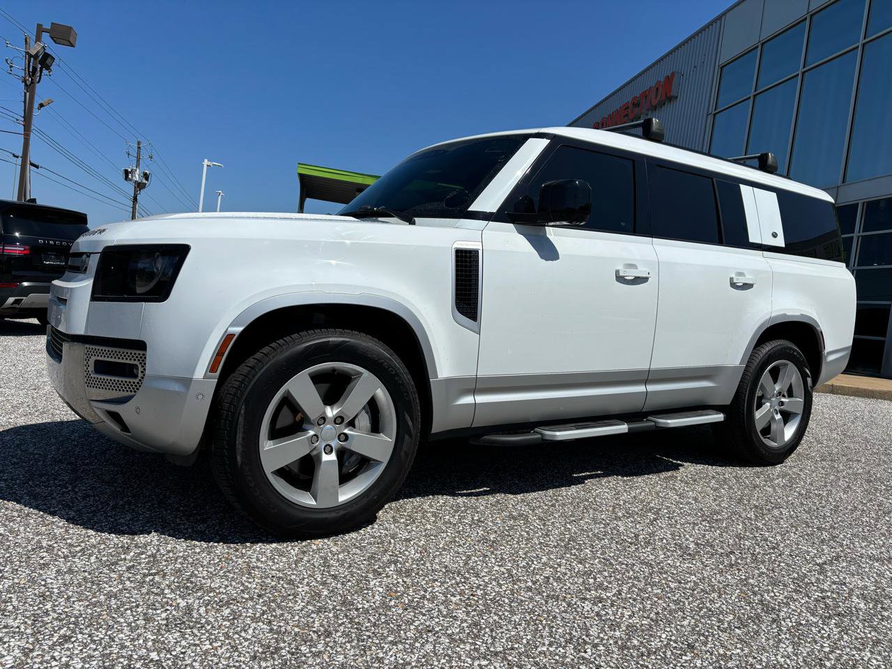 Used 2023 Land Rover Defender 130 SE image 14