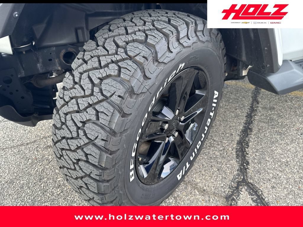 Used 2021 Jeep Wrangler Unlimited Sahara AWD/4WD image 3