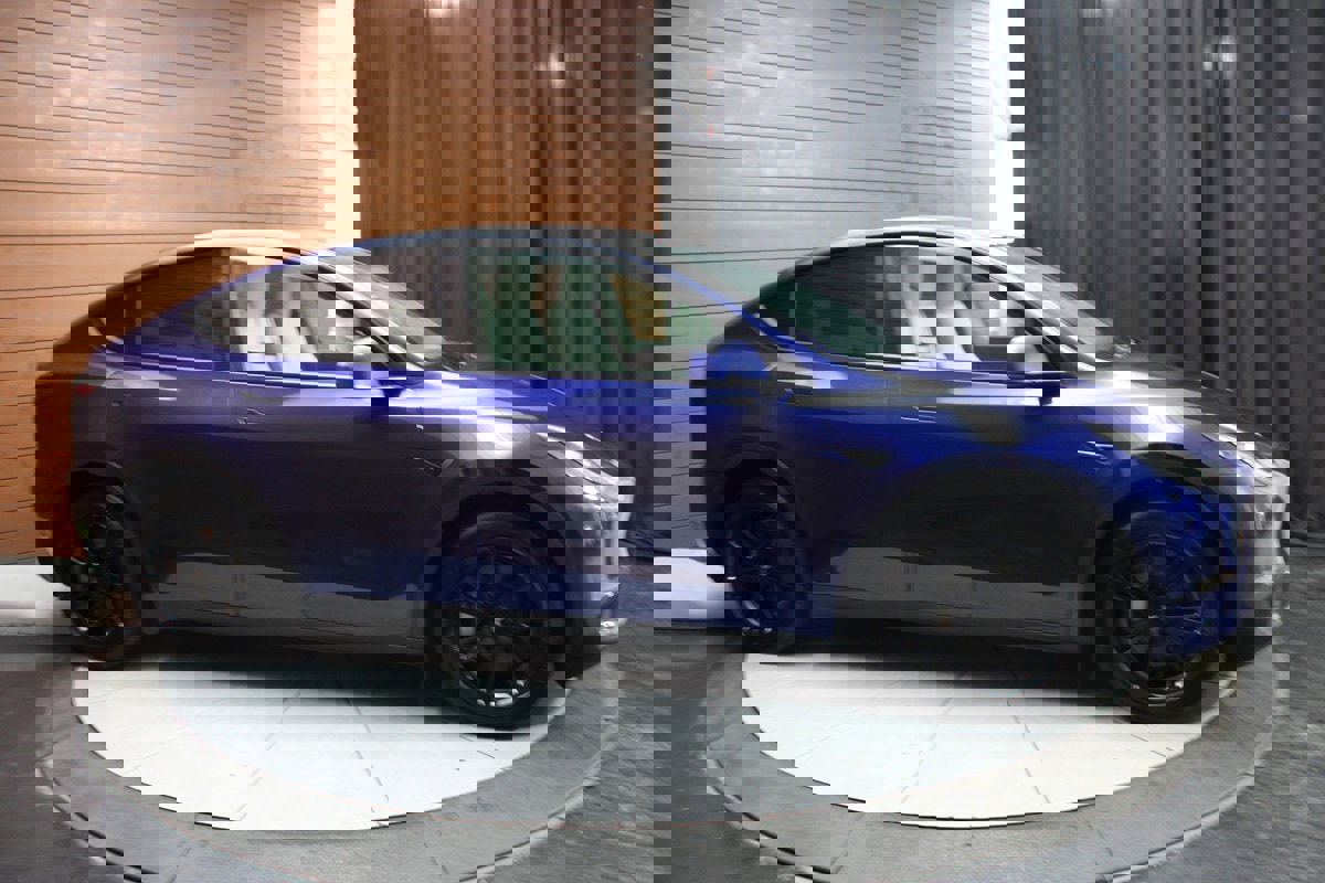 Used 2023 Tesla Model Y Long Range image 21