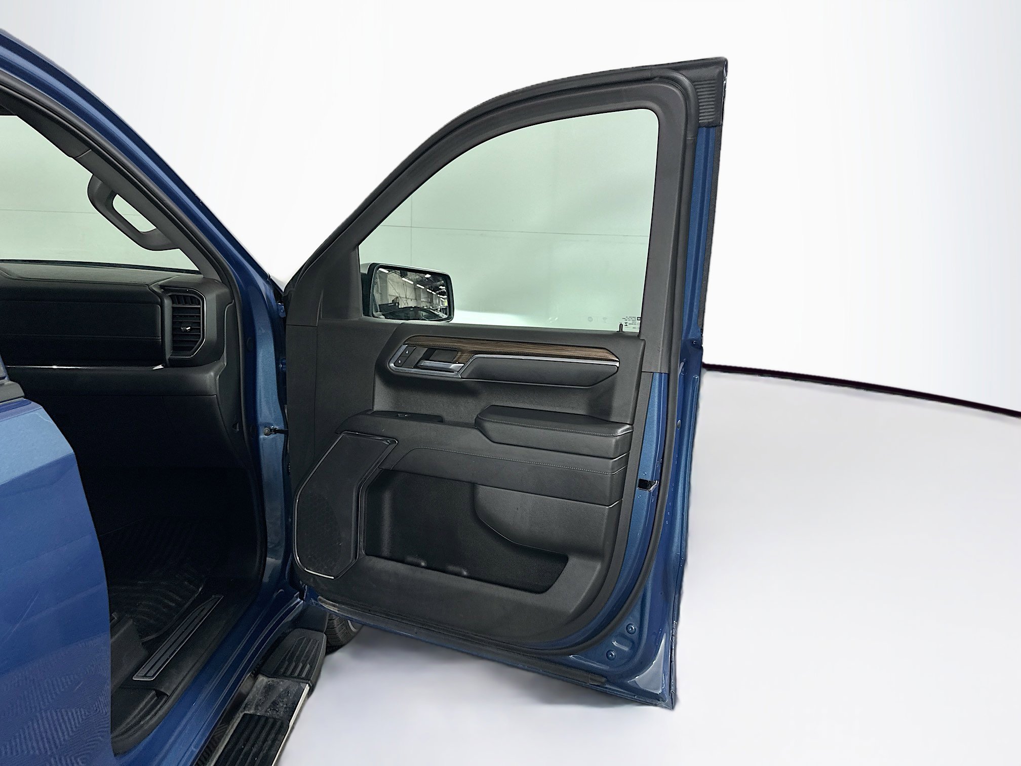 Used 2024 Chevrolet Silverado 1500 LT image 31