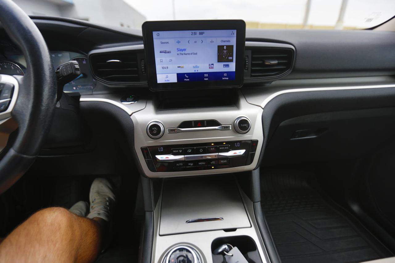 Used 2021 Ford Explorer XLT image 12