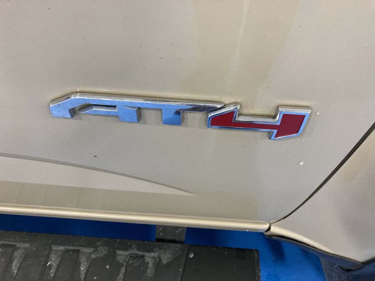 Used 2022 GMC Canyon AT4 AWD/4WD image 9