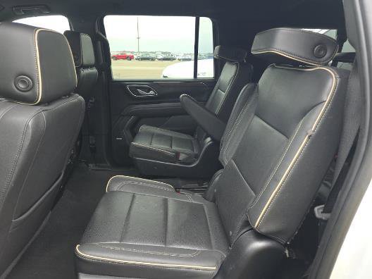 Used 2023 Chevrolet Suburban Premier image 14