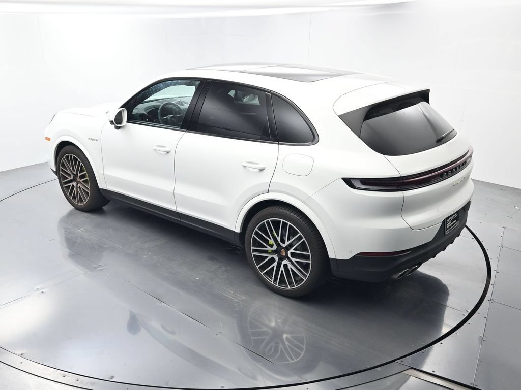 Certified 2025 Porsche Cayenne S AWD/4WD image 32