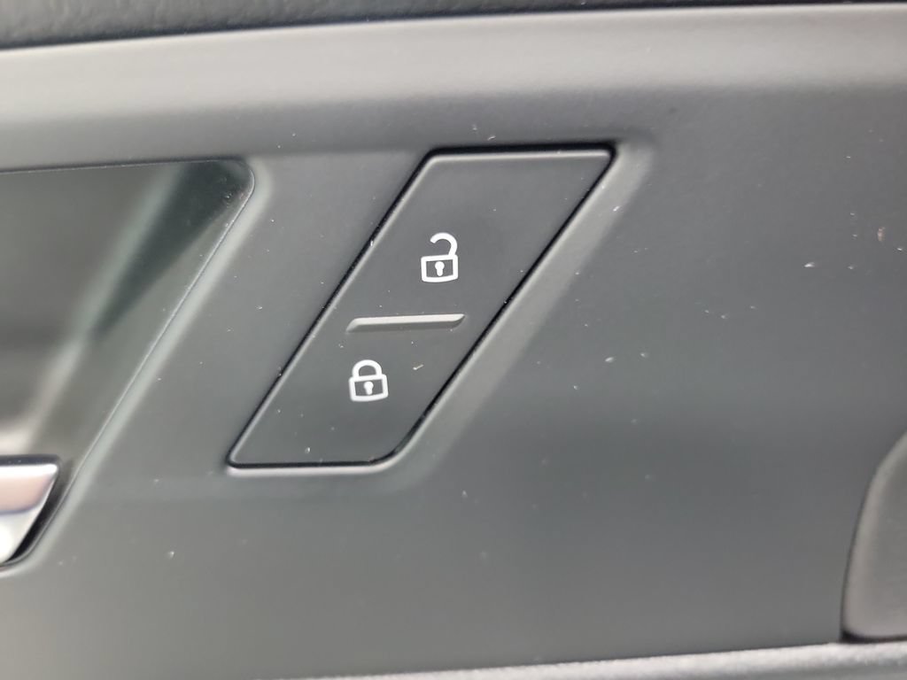 Used 2023 Volkswagen Jetta SE w/ Panoramic Sunroof Package FWD image 34