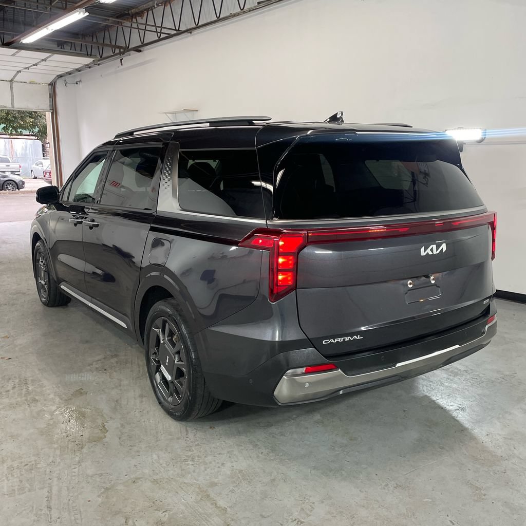 Used 2025 Kia Carnival SX FWD image 4