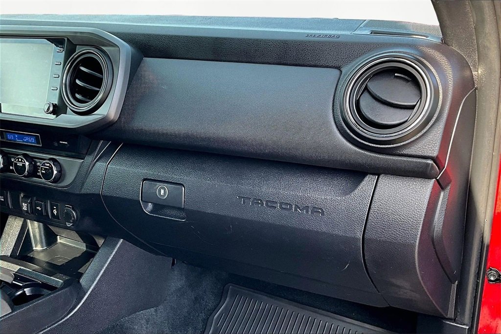 Used 2022 Toyota Tacoma TRD Sport image 17