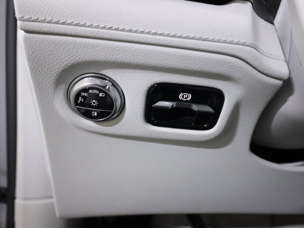 Used 2023 Mercedes-Benz EQS 450+ 4MATIC SUV image 11