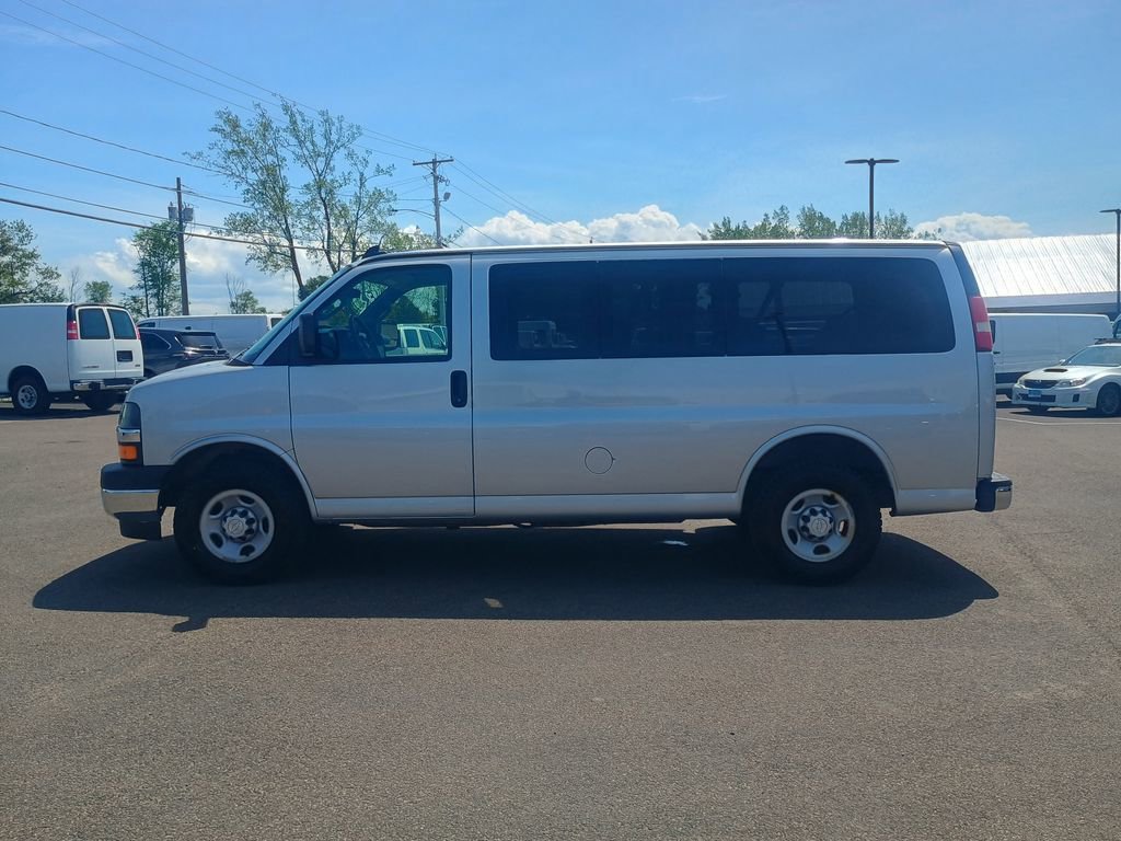Used 2017 Chevrolet Express 2500 LS RWD image 4