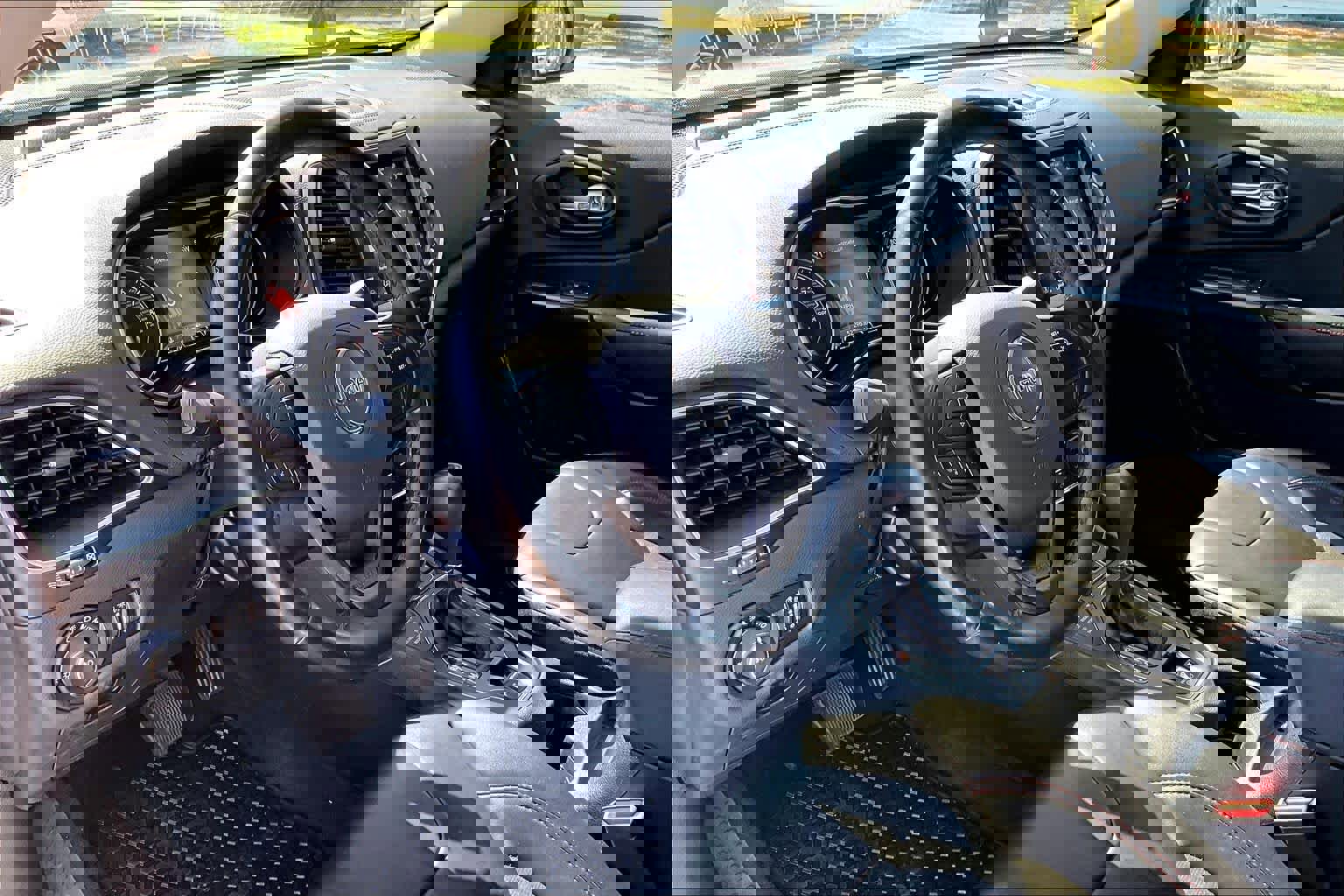 Used 2020 Jeep Cherokee Trailhawk w/ Cold Weather Group image 18