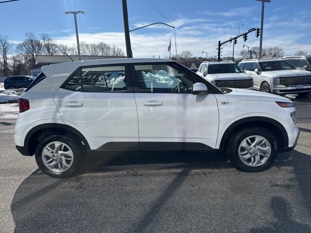 Used 2026 Hyundai Venue SE image 5
