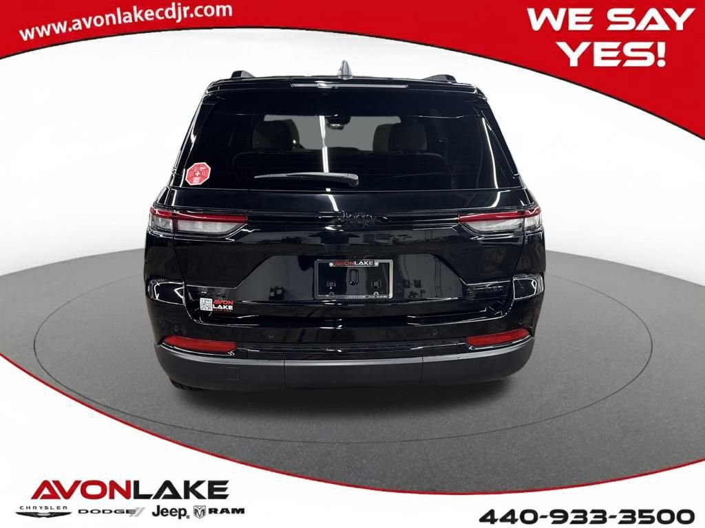 New 2025 Jeep Grand Cherokee Limited w/ Black Appearance Package image 4