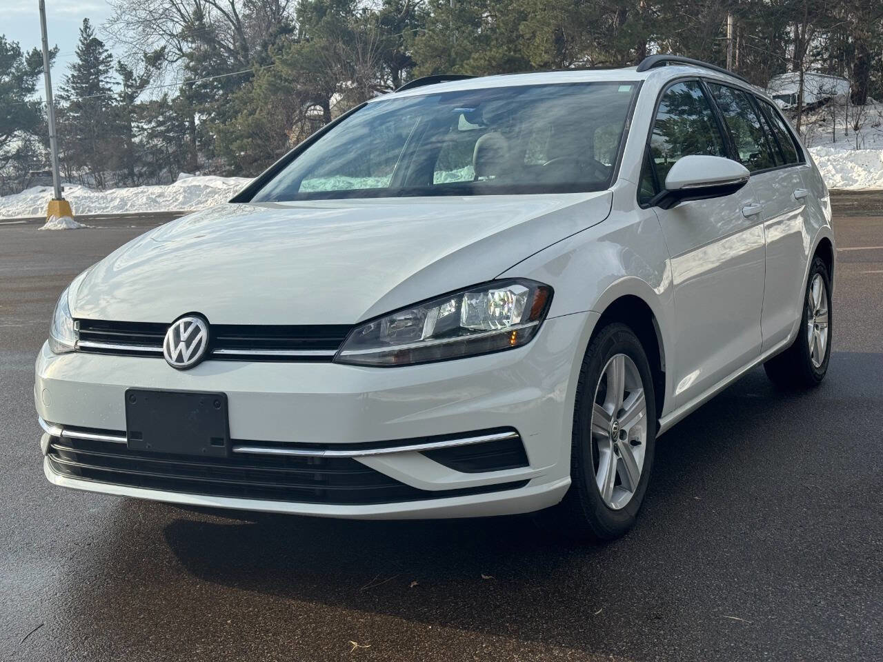 Used 2018 Volkswagen Golf SE image 4