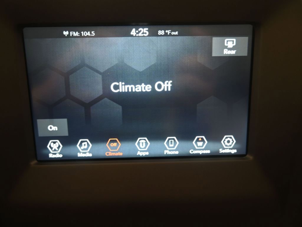 Used 2020 Jeep Compass Latitude image 3