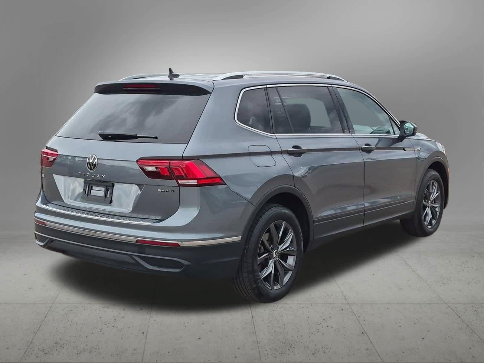 Used 2024 Volkswagen Tiguan SE AWD/4WD image 6