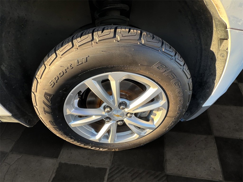 Used 2017 Chevrolet Equinox LT w/ Convenience Package image 11