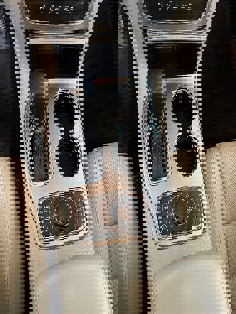 Used 2017 Jeep Grand Cherokee Limited w/ Luxury Group II image 19