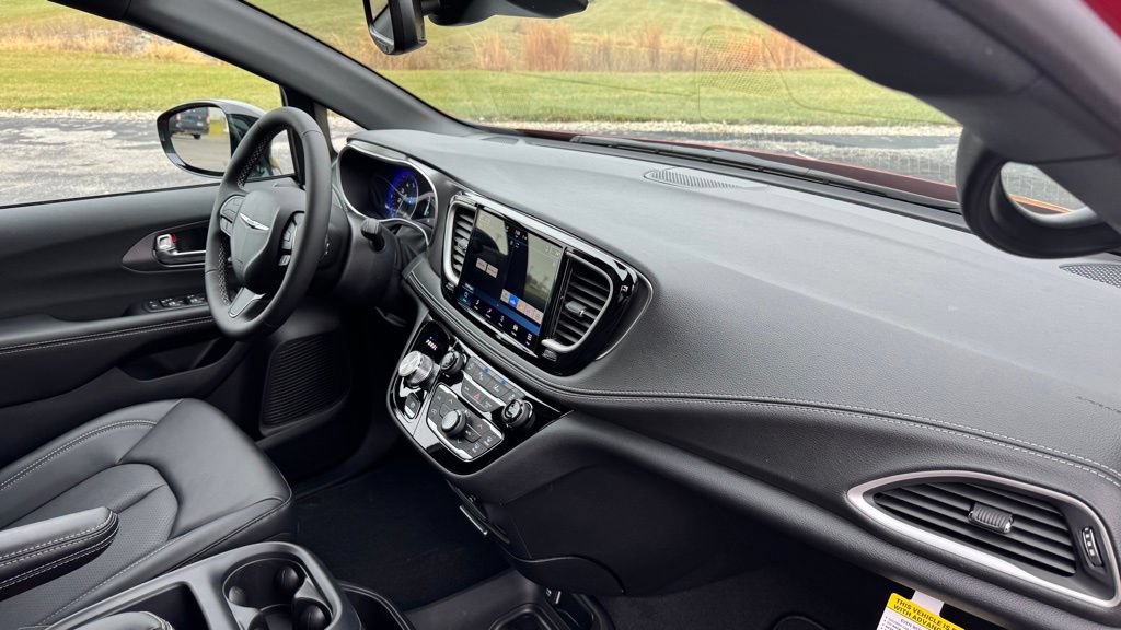 New 2026 Chrysler Pacifica Select w/ S Appearance Package FWD image 19