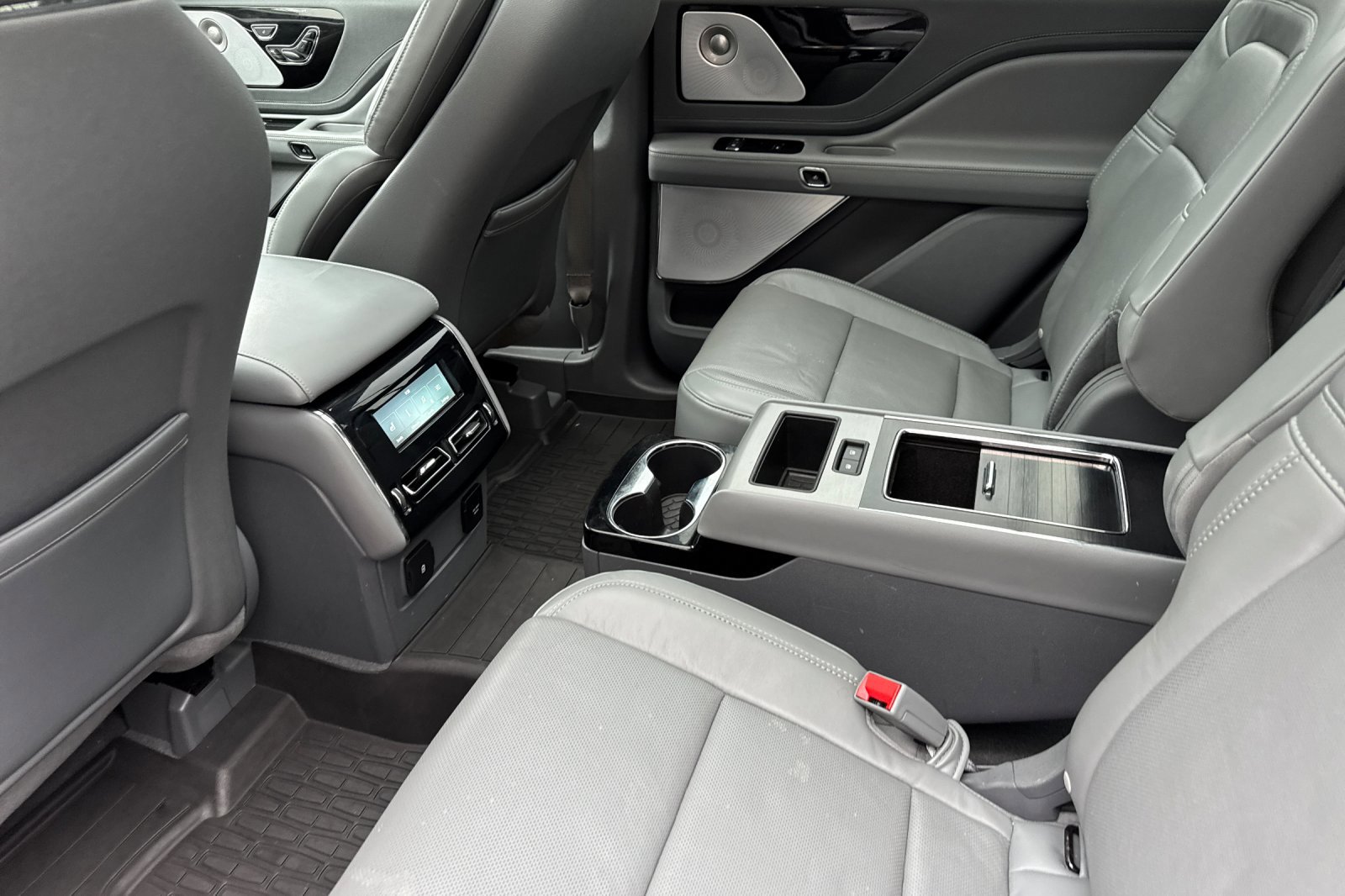 Used 2020 Lincoln Aviator Reserve w/ Equipment Group 202A image 12