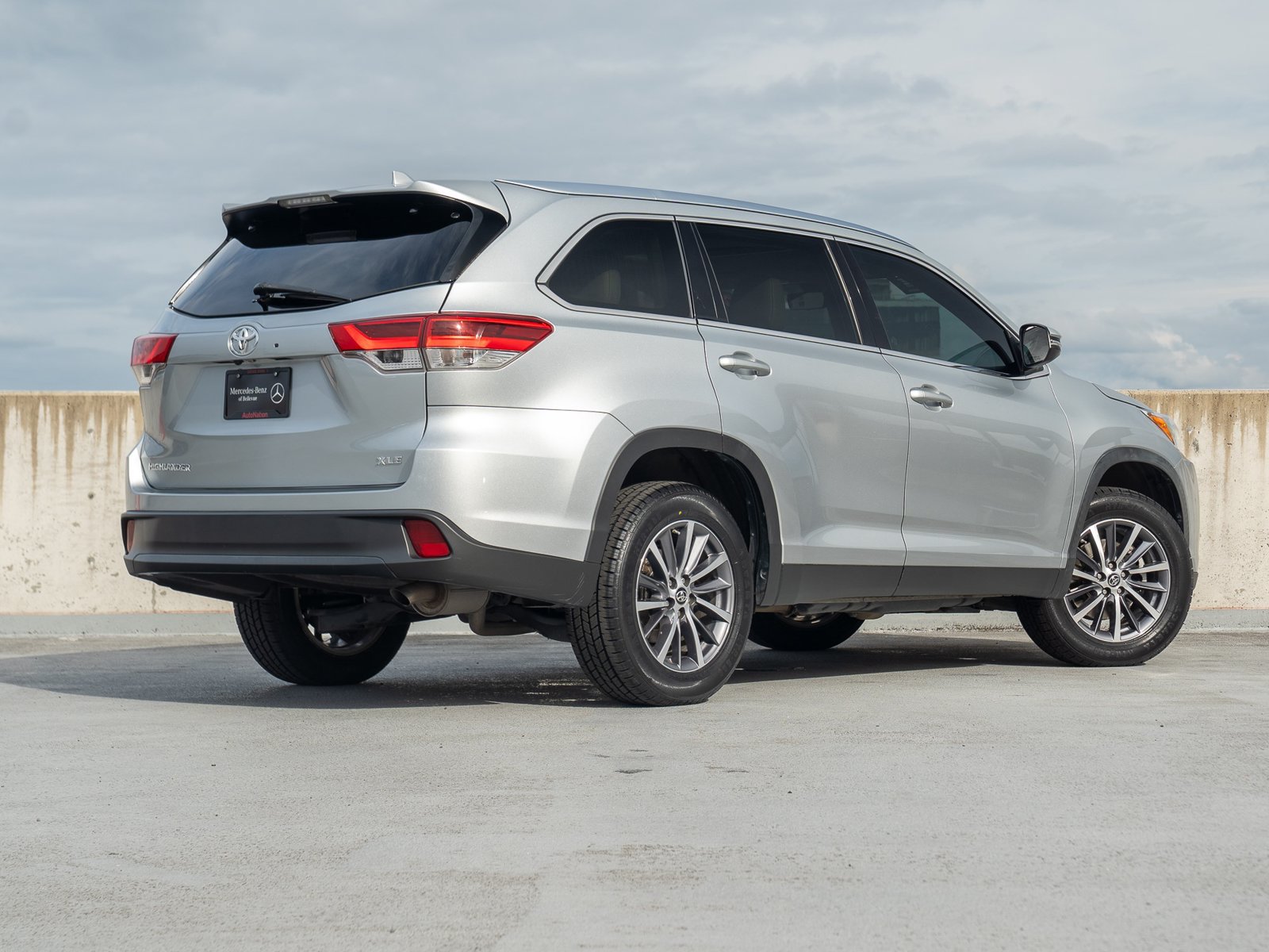 Used 2019 Toyota Highlander XLE FWD image 5