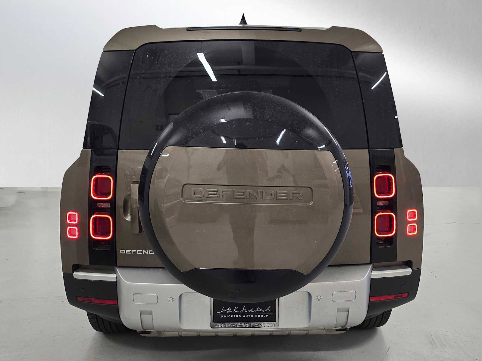 Used 2025 Land Rover Defender 130 S image 4