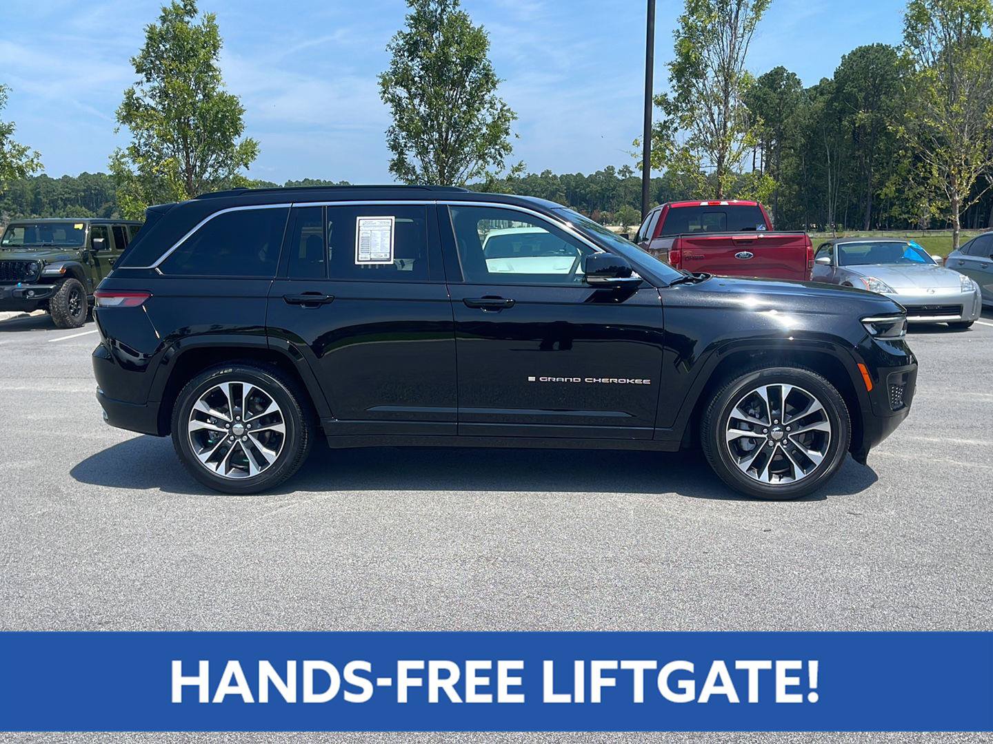 Used 2025 Jeep Grand Cherokee Overland AWD/4WD image 10