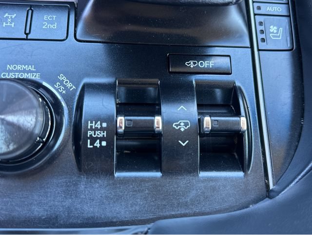 Used 2019 Lexus LX 570 4WD w/ Luxury Package image 32
