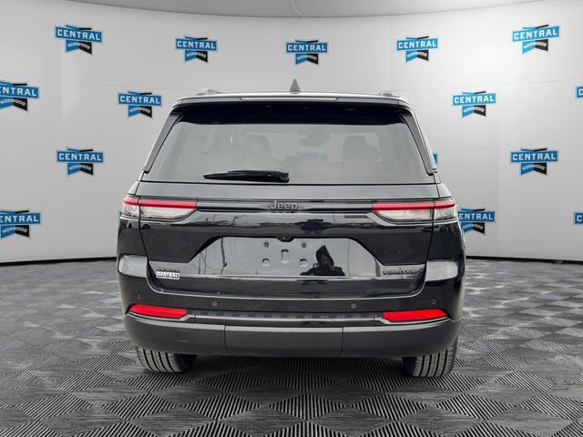 Certified 2023 Jeep Grand Cherokee Limited w/ Black Appearance Package AWD/4WD image 5