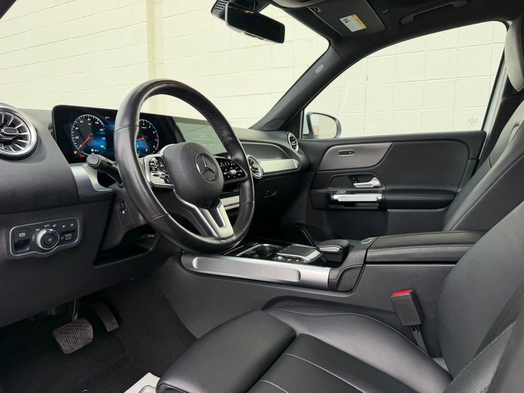 Used 2022 Mercedes-Benz GLB 250 4MATIC w/ Premium Package Lite image 4