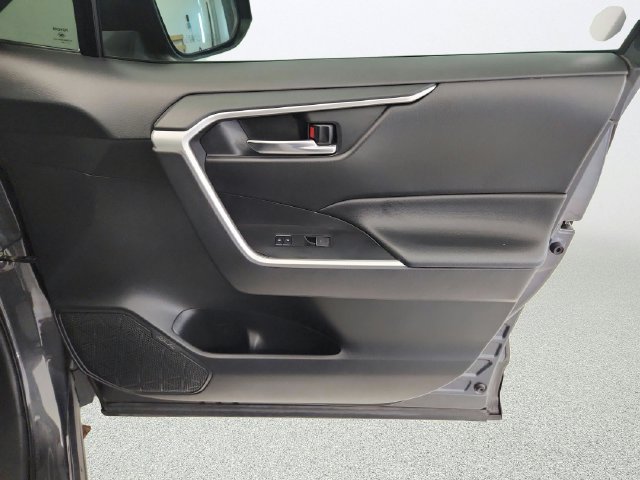 Used 2022 Toyota RAV4 XLE Premium AWD/4WD image 29