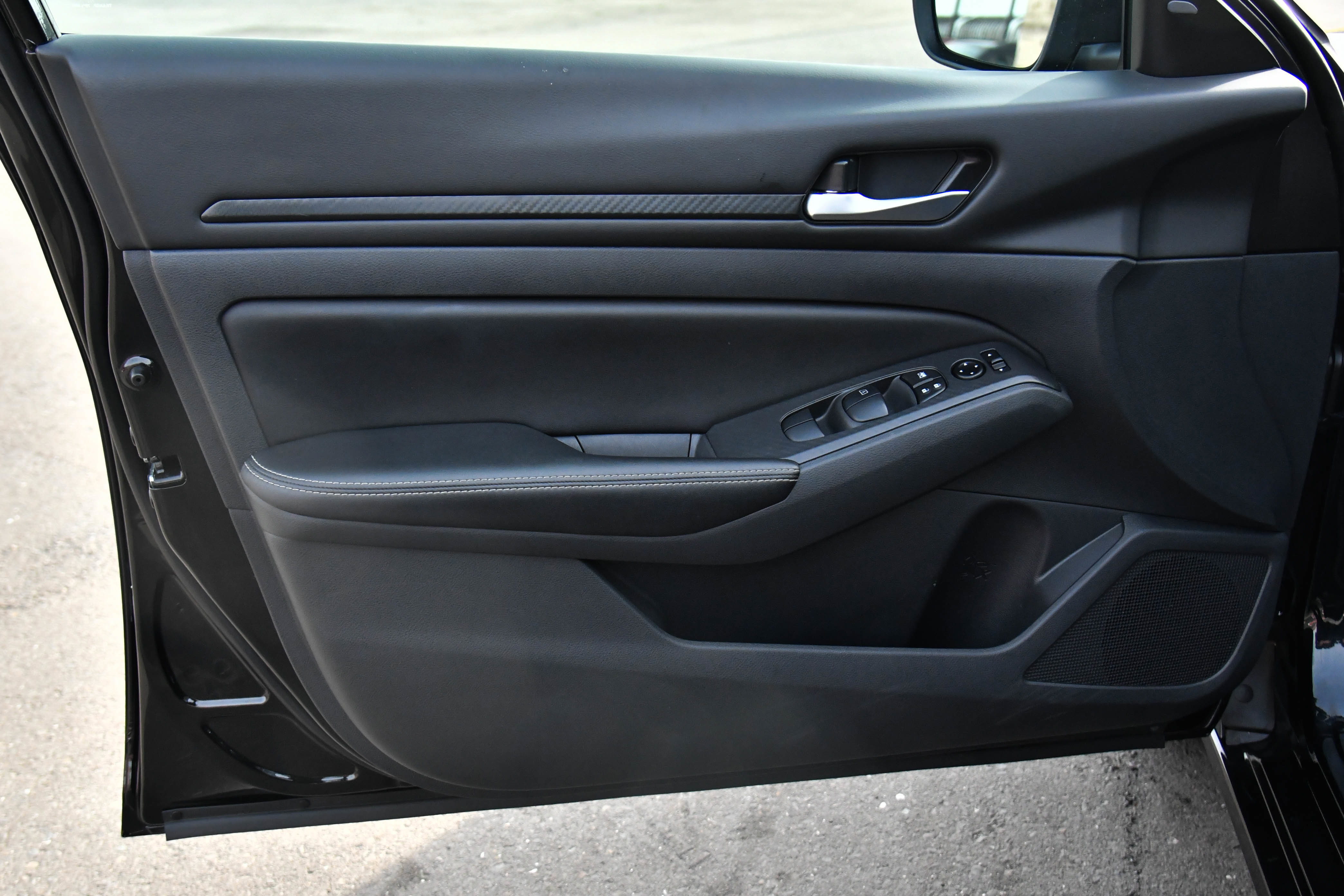 Used 2025 Nissan Altima 2.5 SV image 13