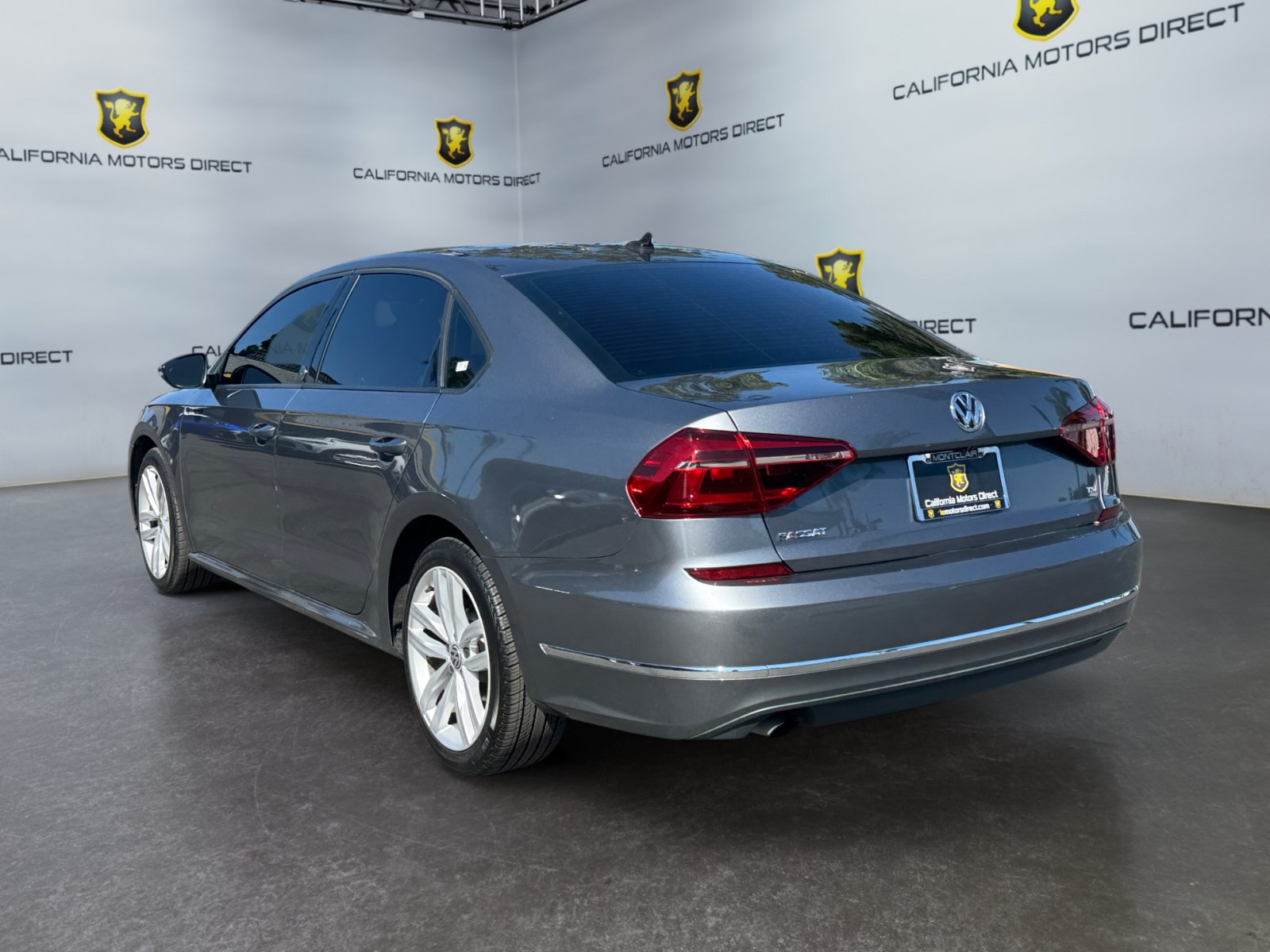 Used 2019 Volkswagen Passat 2.0T Wolfsburg w/ Wheels & Sunroof Package FWD image 3