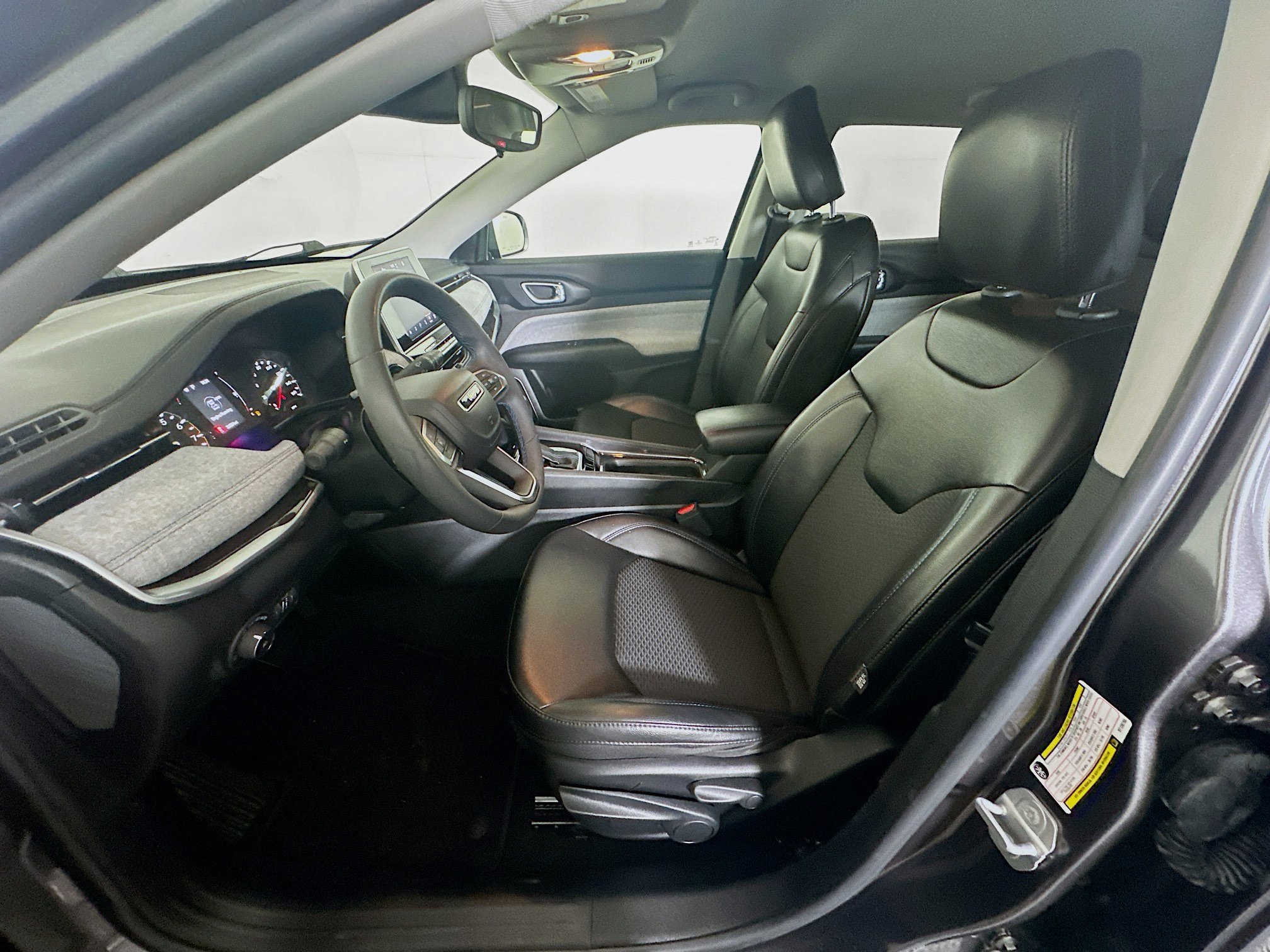 Used 2022 Jeep Compass Latitude image 13